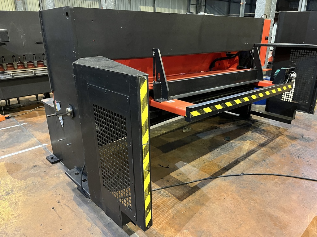 CISAILLE GUILLOTINE AMADA GS 630