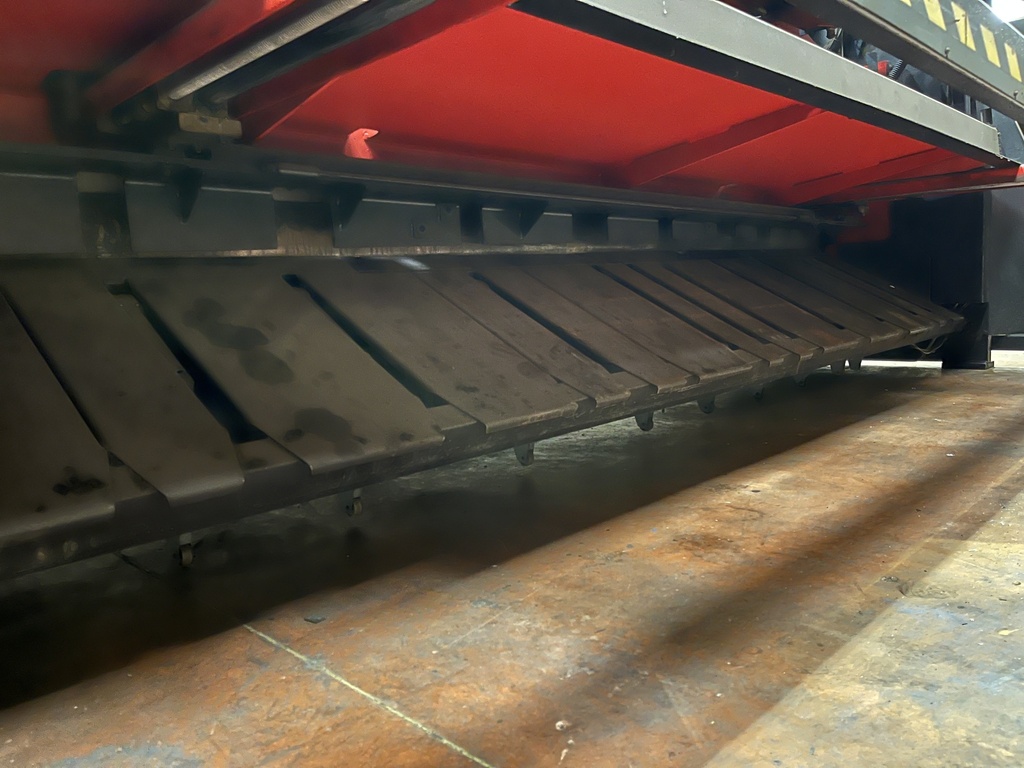 CISAILLE GUILLOTINE AMADA GX 840 GE